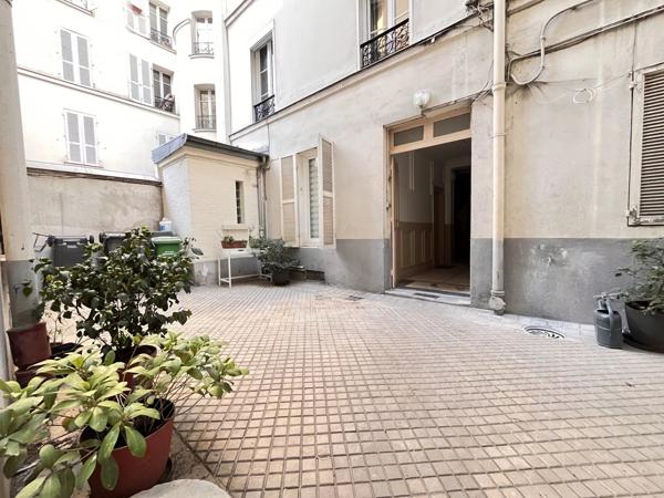 Vente                                                      Appartement
                        
                     2 pièces                      24 m2                     à Paris 17