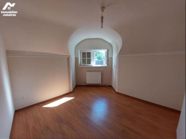 Immeuble à vendre à ATTIGNY (08130) comprenant 4 appartements, 1 local professionnel et deux garages