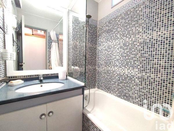 Appartement 2 pièces de 27 m² à Saint-Raphaël (83530)