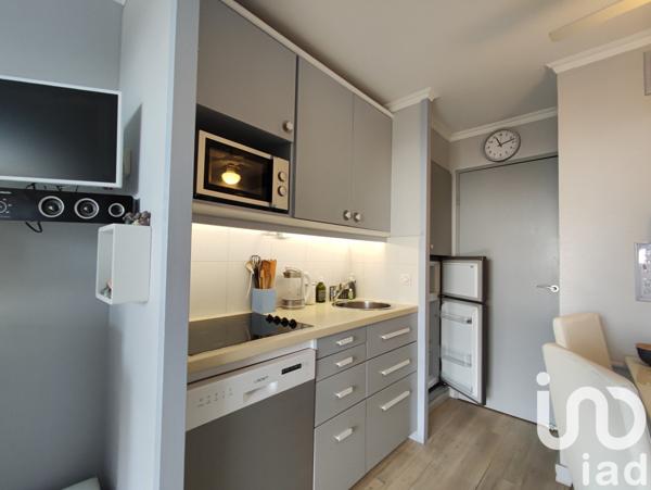 Appartement 2 pièces de 27 m² à Saint-Raphaël (83530)