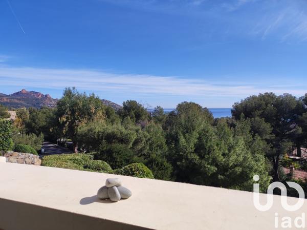 Appartement 2 pièces de 27 m² à Saint-Raphaël (83530)