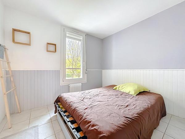 APPARTEMENT LUMINEUX AVEC GRANDE PIECE DE VIE