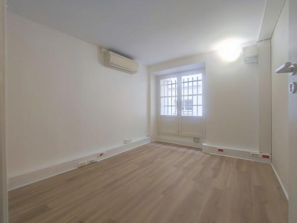 Bureaux à louer - 92 m2 - traversant