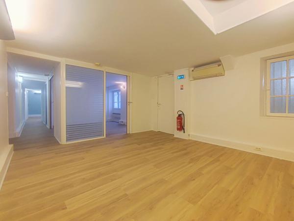 Bureaux à louer - 92 m2 - traversant