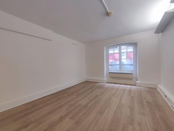 Bureaux à louer - 92 m2 - traversant