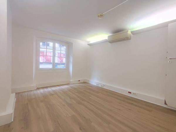 Bureaux à louer - 92 m2 - traversant
