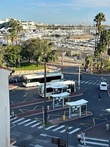 Vente                                                      Appartement
                        
                     3 pièces                      32 m2                     à Cannes