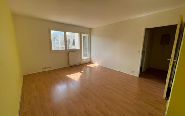 Appartement à louer    1 pièce •  Créteil