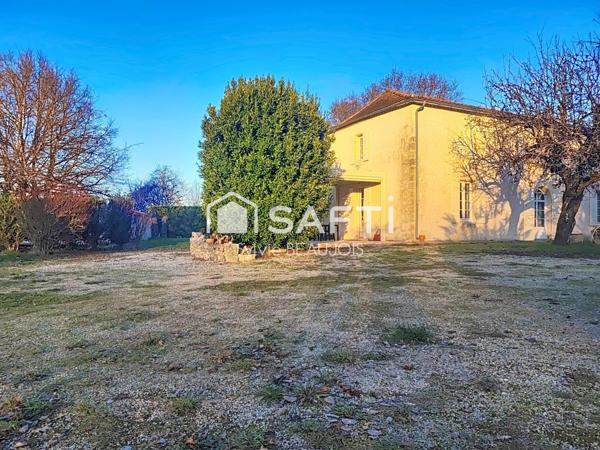 Demeure en pierre, piscine et beau jardin