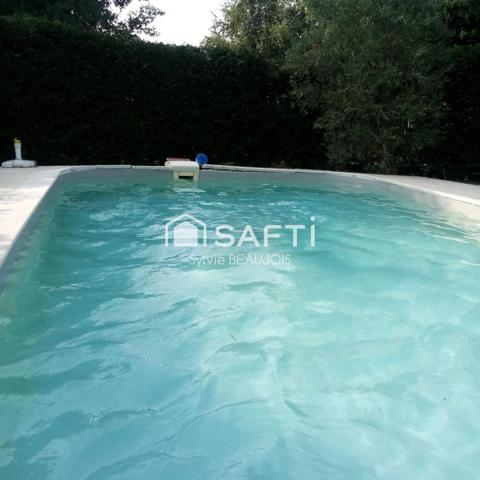 Demeure en pierre, piscine et beau jardin