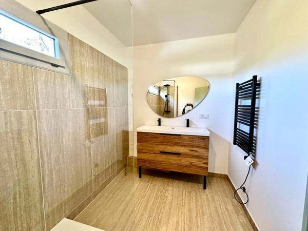 Marseille 9ème, T3 de 80M2 Traversant avec Terrasse de 11m2 + cave (place de parking en SUS)