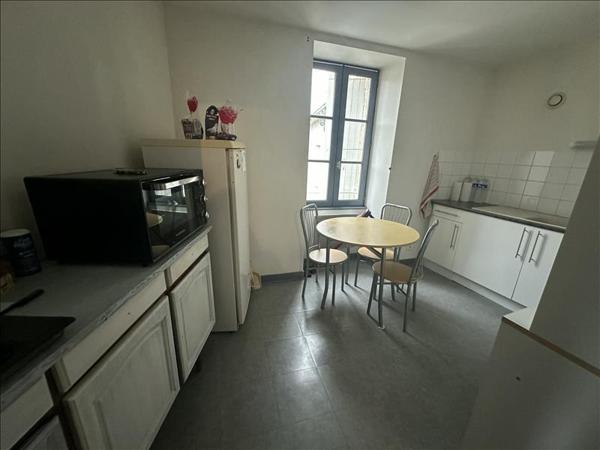 Immeuble à vendre |  Coulonges-sur-l'Autize |  176 m²