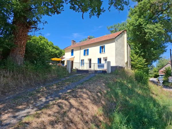Maison de 3 chambres magnifiquement rénovée avec une petite maison attenante d'une chambre.