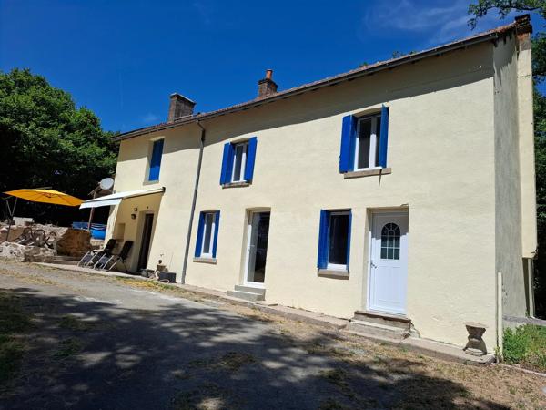 Maison de 3 chambres magnifiquement rénovée avec une petite maison attenante d'une chambre.