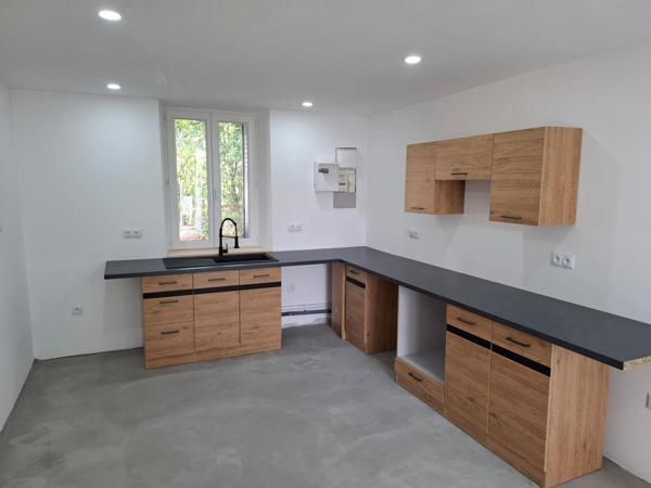 Maison de 3 chambres magnifiquement rénovée avec une petite maison attenante d'une chambre.