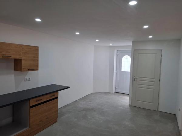 Maison de 3 chambres magnifiquement rénovée avec une petite maison attenante d'une chambre.