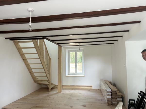 Maison de 3 chambres magnifiquement rénovée avec une petite maison attenante d'une chambre.