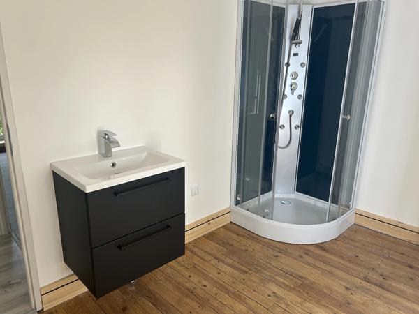 Maison de 3 chambres magnifiquement rénovée avec une petite maison attenante d'une chambre.