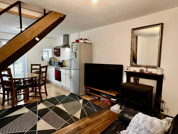 Maison de 3 chambres magnifiquement rénovée avec une petite maison attenante d'une chambre.