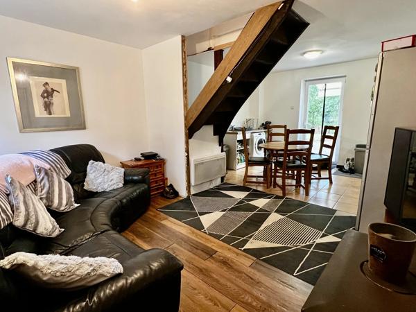 Maison de 3 chambres magnifiquement rénovée avec une petite maison attenante d'une chambre.