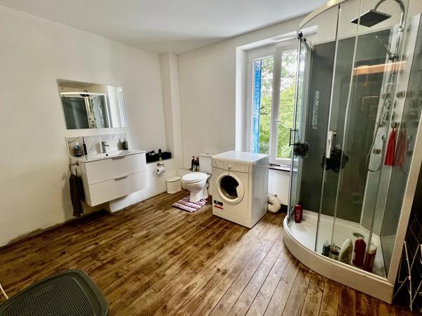 Maison de 3 chambres magnifiquement rénovée avec une petite maison attenante d'une chambre.