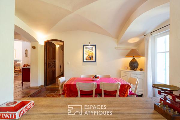 Maison avec piscine comme une hacienda en terre provençale