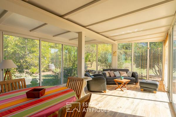 Maison avec piscine comme une hacienda en terre provençale