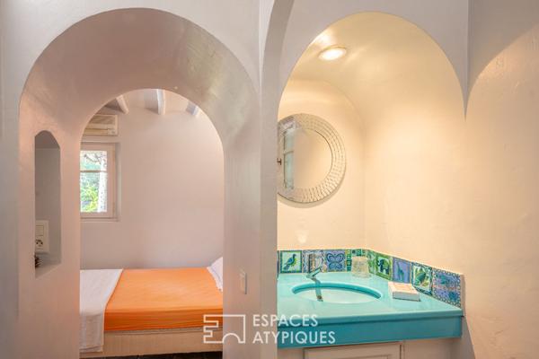 Maison avec piscine comme une hacienda en terre provençale