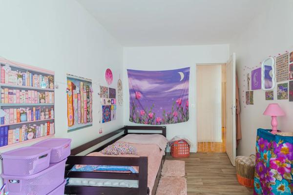 Appartement
         4 pièces
        - 79 m² 163 000 € *