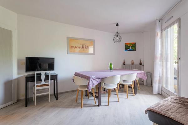 Appartement
         4 pièces
        - 79 m² 163 000 € *