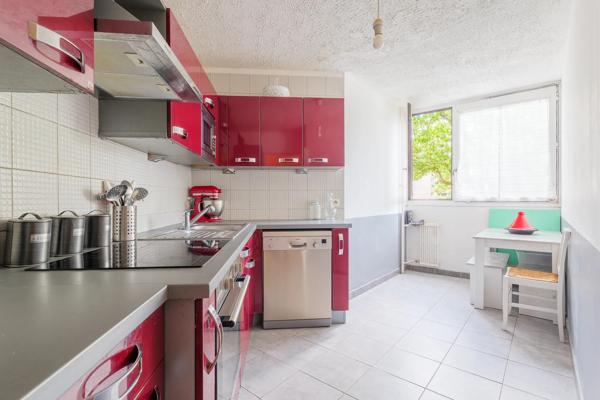 Appartement
         4 pièces
        - 79 m² 163 000 € *