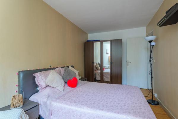 Appartement
         4 pièces
        - 79 m² 163 000 € *