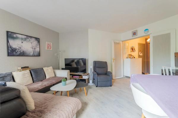 Appartement
         4 pièces
        - 79 m² 163 000 € *