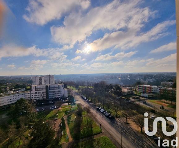 Appartement 4 pièces de 84 m² à Poitiers (86000)