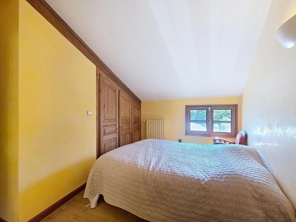 Agreable maison avec piscine, T2 et garage - terrain arboré, 5mins du centre ville.