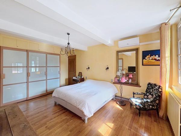 Agreable maison avec piscine, T2 et garage - terrain arboré, 5mins du centre ville.