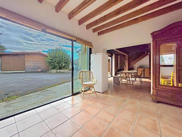 Agreable maison avec piscine, T2 et garage - terrain arboré, 5mins du centre ville.