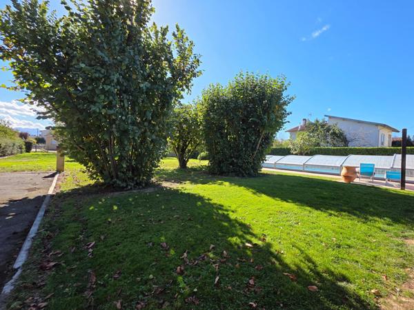 Agreable maison avec piscine, T2 et garage - terrain arboré, 5mins du centre ville.