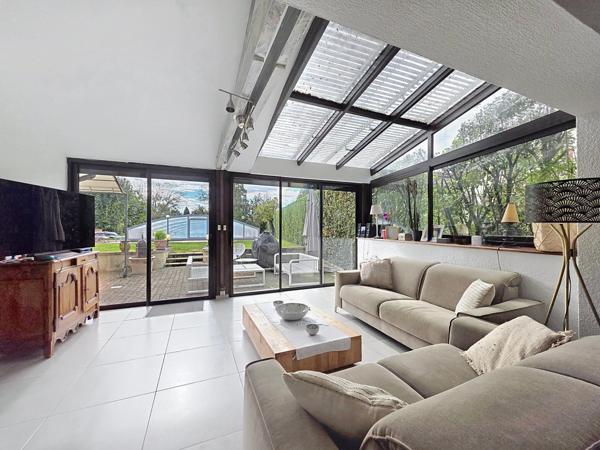 Agreable maison avec piscine, T2 et garage - terrain arboré, 5mins du centre ville.