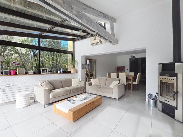 Agreable maison avec piscine, T2 et garage - terrain arboré, 5mins du centre ville.