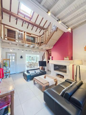 Agreable maison avec piscine, T2 et garage - terrain arboré, 5mins du centre ville.