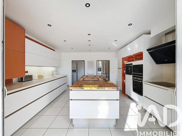 Maison à vendre 13 pièces 303 m² Saint-Chély-d'Apcher