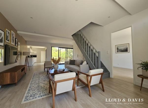 Echoppe double avec jardin, stationnements & dépendances