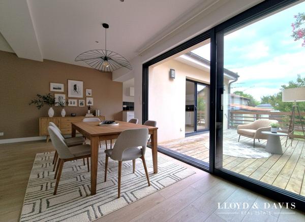 Echoppe double avec jardin, stationnements & dépendances