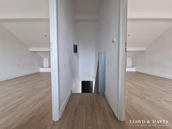 Echoppe double avec jardin, stationnements & dépendances