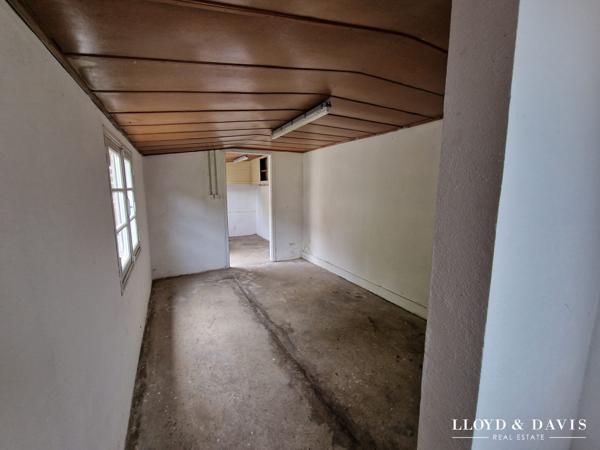 Echoppe double avec jardin, stationnements & dépendances