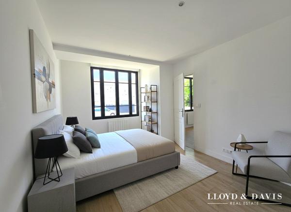 Echoppe double avec jardin, stationnements & dépendances