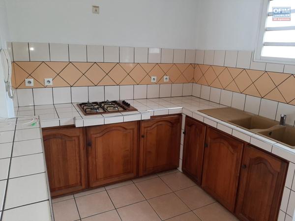 A louer appartement spacieux de type F3 avec parking à proximité direct du centre ville