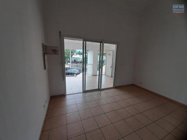 A louer appartement spacieux de type F3 avec parking à proximité direct du centre ville