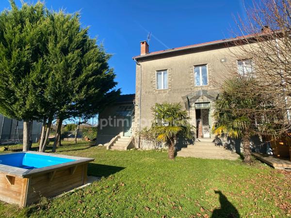 Belle maison en pierre de 4 chambres avec jardin de 515 m2 plat et clôturé.